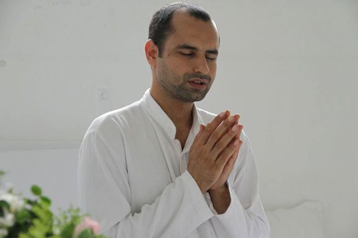 The Healing Power of Yoga with Yogi Charat 